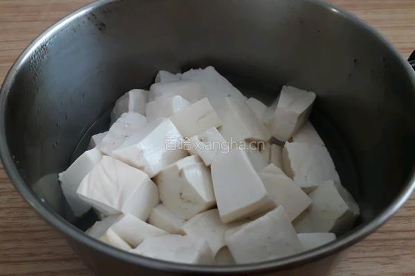 咸鱼豆腐煲的做法图解2