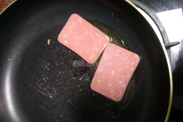 鸡蛋火腿三明治的做法图解3