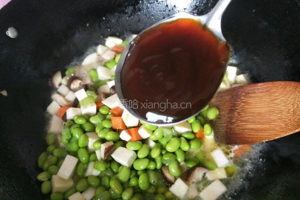 蘑菇茭白炒毛豆的做法图解7