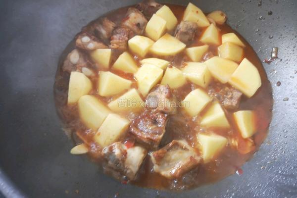土豆烧排骨的做法图解5