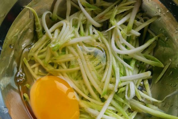 西葫芦鸡蛋饼的做法图解2