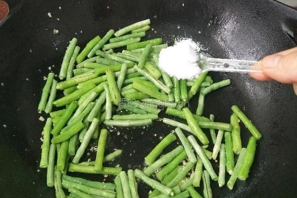 紫苏炒豆角的做法图解5