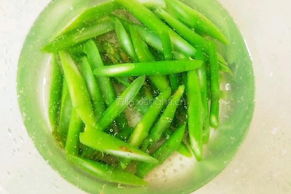 芦笋炒鸡蛋的做法图解5