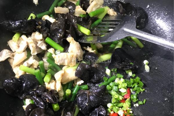 蒜苔炒肉的做法图解5
