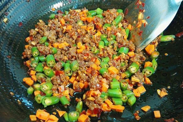 自制牛肉杂酱长寿面的做法图解11