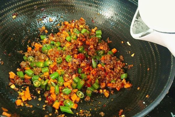 自制牛肉杂酱长寿面的做法图解12