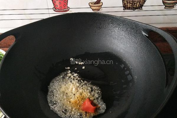 紫苏炒花甲的做法图解2