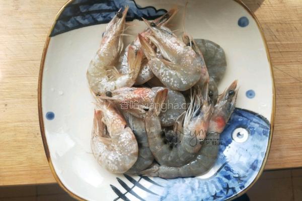 蒜蓉椒盐虾的做法图解1