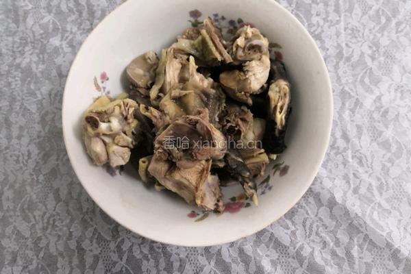 莴笋芋儿炖鸡的做法图解4