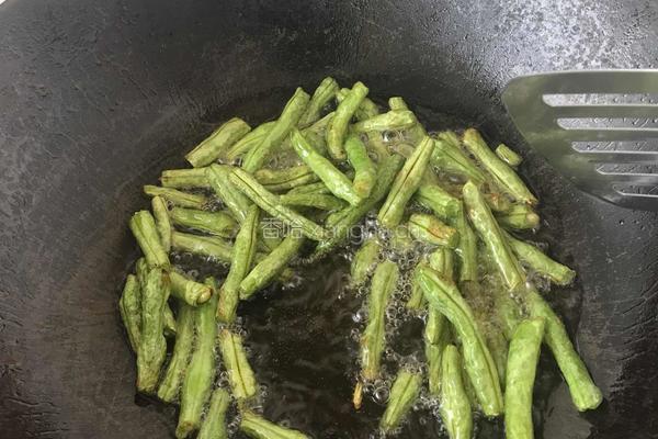 干煸豆角的做法图解3