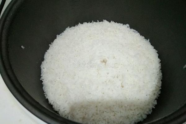 腊肠蛋炒饭的做法图解2