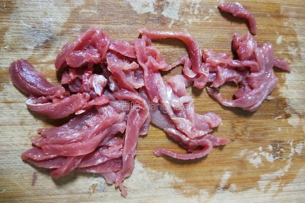 芹菜炒肉丝的做法图解2