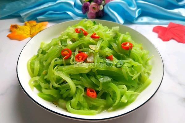 夏日清爽轻食#脆爽莴苣丝的做法图解1