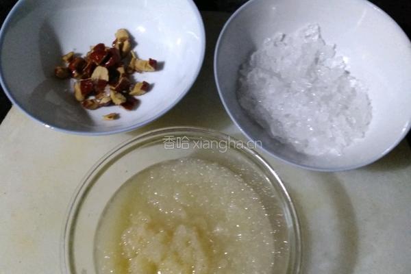 冰糖红枣雪梨的做法图解2