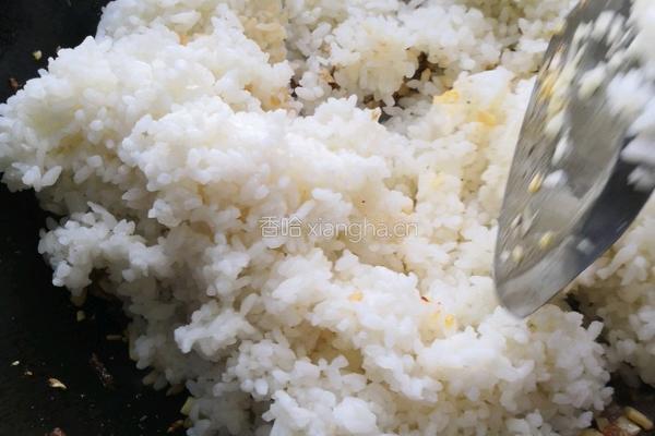 腊肉炒饭的做法图解8