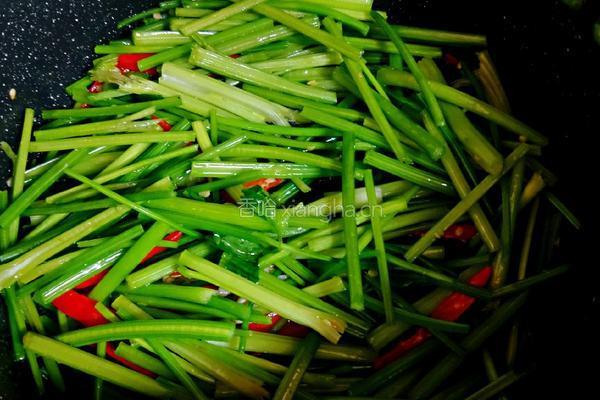 芹菜炒肉丝的做法图解15
