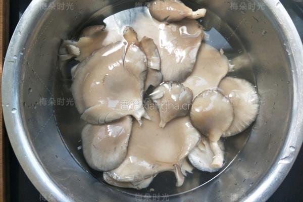 干炸蘑菇的做法图解1