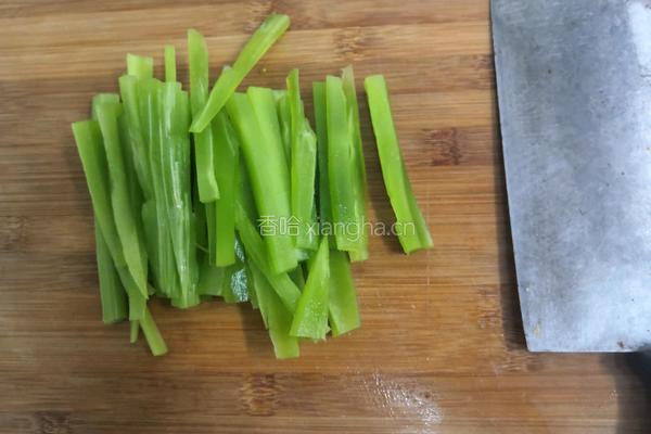 三药莴笋炒木耳的做法图解5