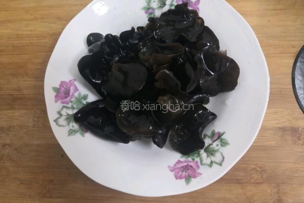 三药莴笋炒木耳的做法图解7