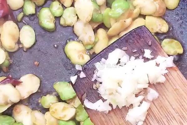 微辣蚕豆米的做法图解8