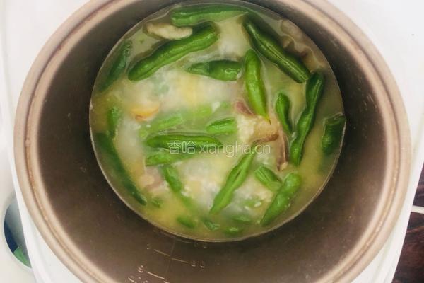 四季豆腊肉焖饭的做法图解3