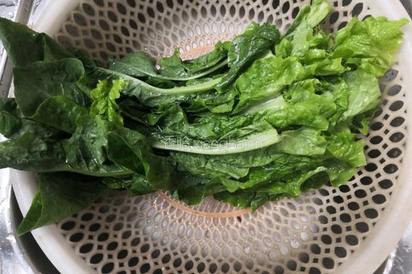 蒜香莴笋叶的做法图解2