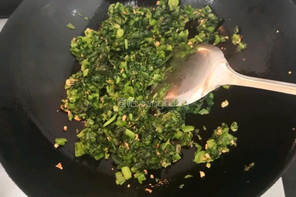 蒜香莴笋叶的做法图解11