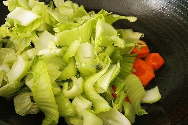 胡萝卜炒芥菜的做法图解6