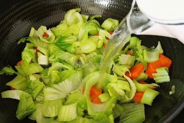 胡萝卜炒芥菜的做法图解8