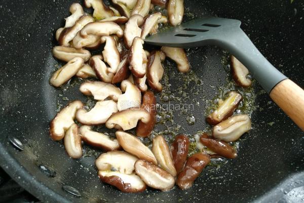 油菜炒香菇的做法图解10