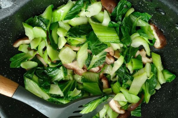 油菜炒香菇的做法图解11