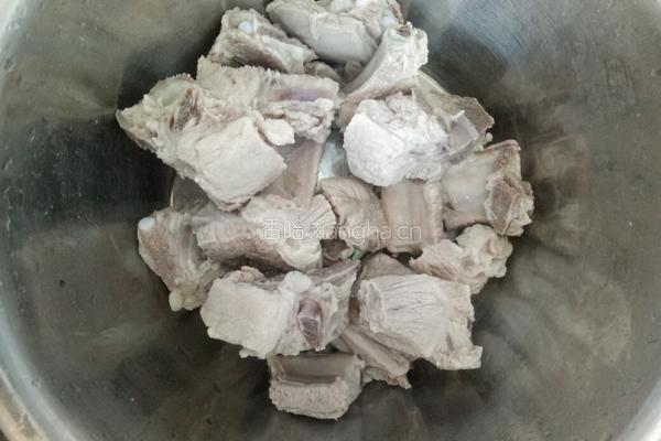 排骨豆角焖面的做法图解1