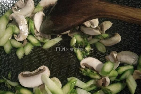 土豆芦笋牛排葱油饼披萨的做法图解2