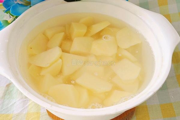 土豆牛骨汤的做法图解5
