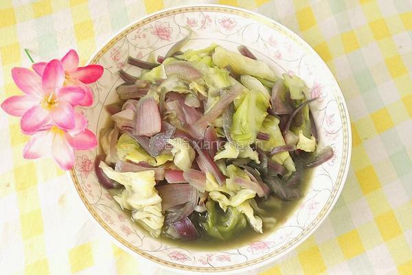 洋葱炒莲花白的做法图解13