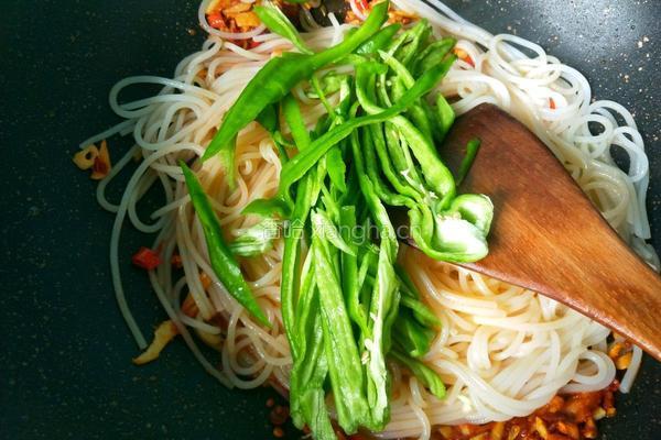 鱼香鸡蛋炒米粉的做法图解11