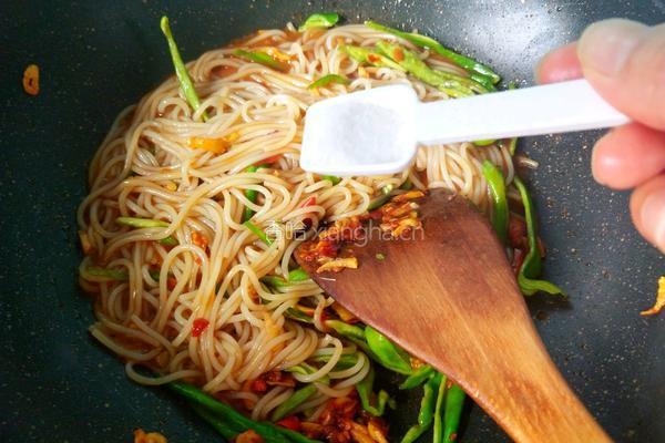 鱼香鸡蛋炒米粉的做法图解13