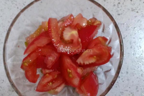 西红柿金针菇汤的做法图解3