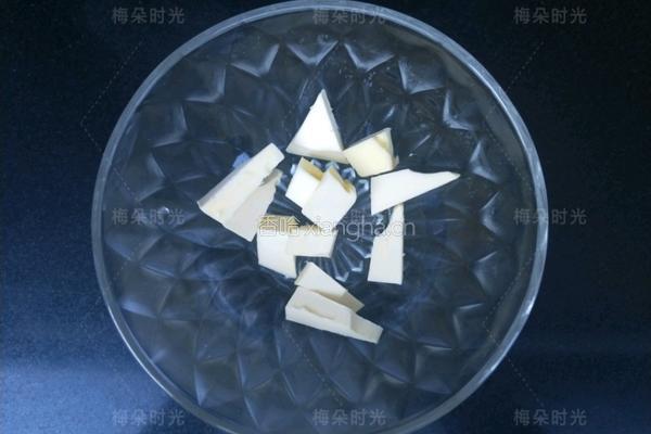花朵豆沙面包的做法图解1