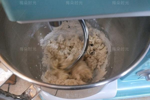 花朵豆沙面包的做法图解4