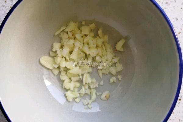 腐竹拌茼蒿的做法图解10