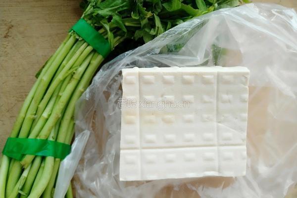 黎蒿烧豆腐的做法图解1