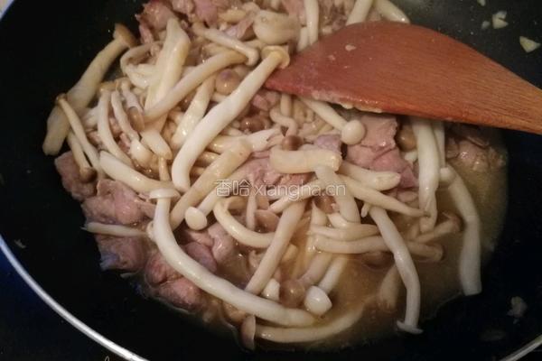 小炒蟹味菇瘦肉的做法图解5
