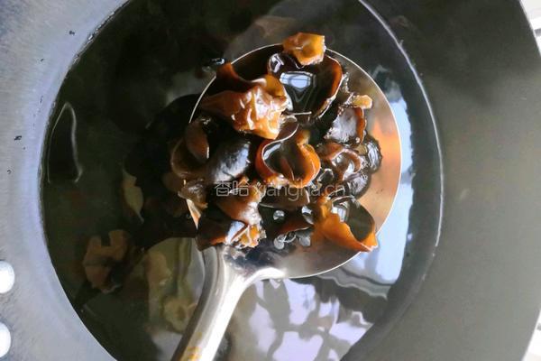 木耳炒鸡蛋的做法图解4