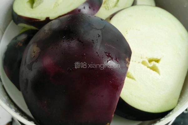 凉拌香辣茄子的做法图解3