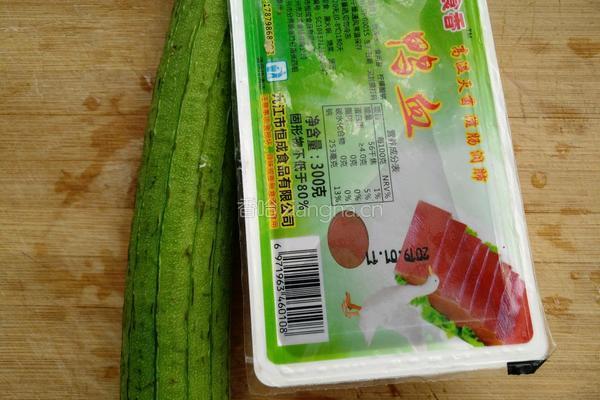 鸭血丝瓜汤的做法图解1