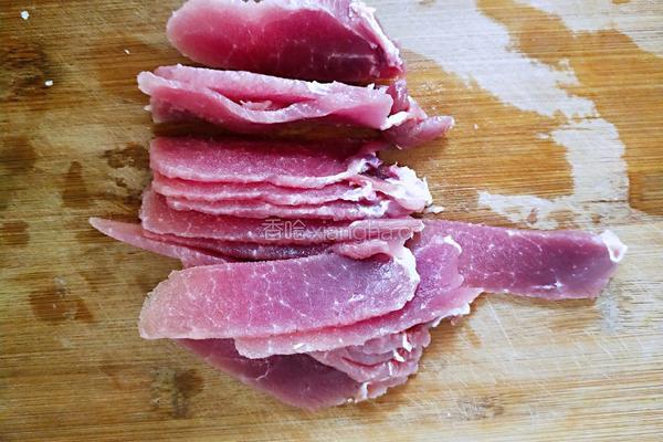 土豆洋葱炒肉的做法图解2