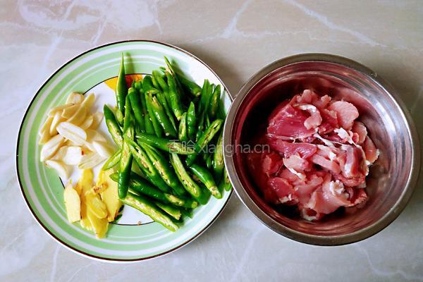 辣椒炒肉的做法图解2