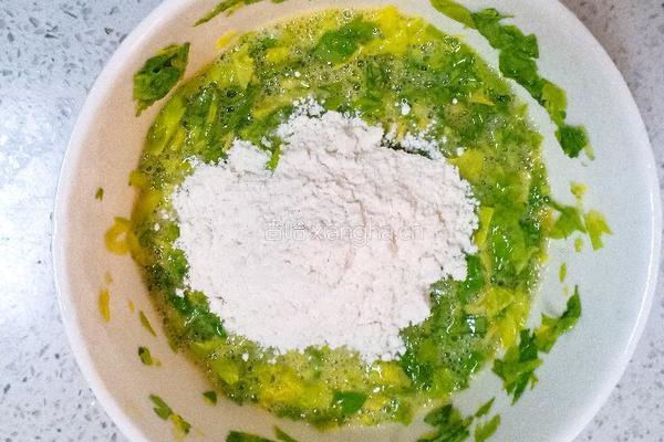 芹菜叶鸡蛋饼的做法图解4