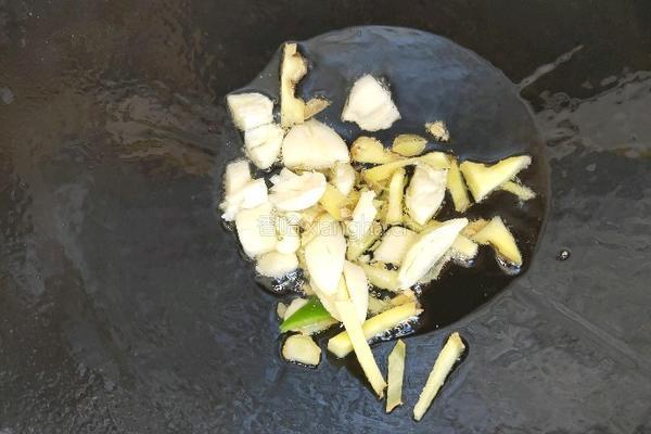 辣椒炒鱿鱼须的做法图解4